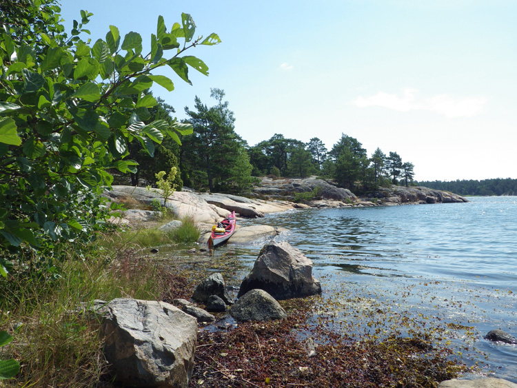 Bild. Trapper Adventure ligger på land vid Stendörren.