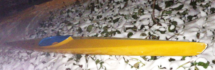 Bild. VKV101 i snön på gården.