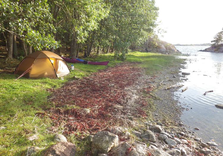 Bild. Egen strand och room facing sea.