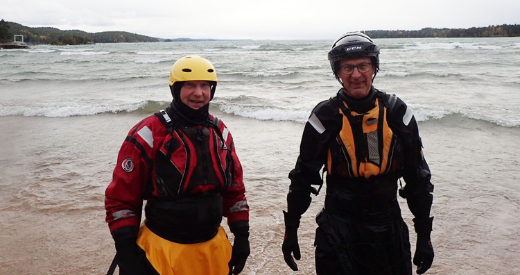 Bild. Christer och jag  på stranden.