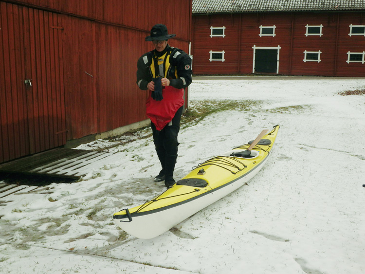 Bild. Christer vid kajakladan.