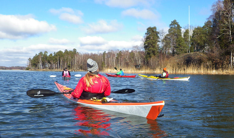 Bild. Vi rundar Stora Kvisslaholmen.